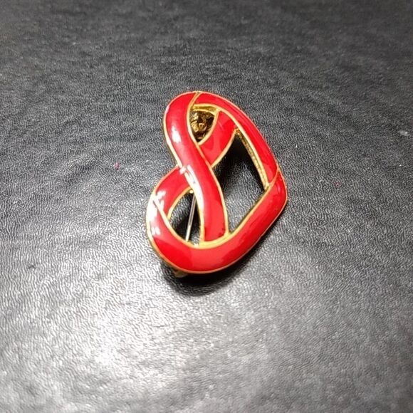 Gold tone red enamel heart brooch - Picture 5 of 8